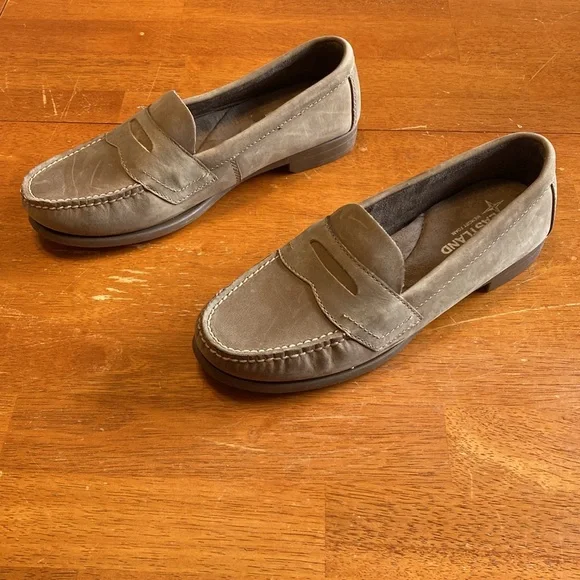 Eastland Womens Size 7.5 Memory Foam Suede Loafers Taupe Brown Classic II Shoes - Picture 3 of 7
